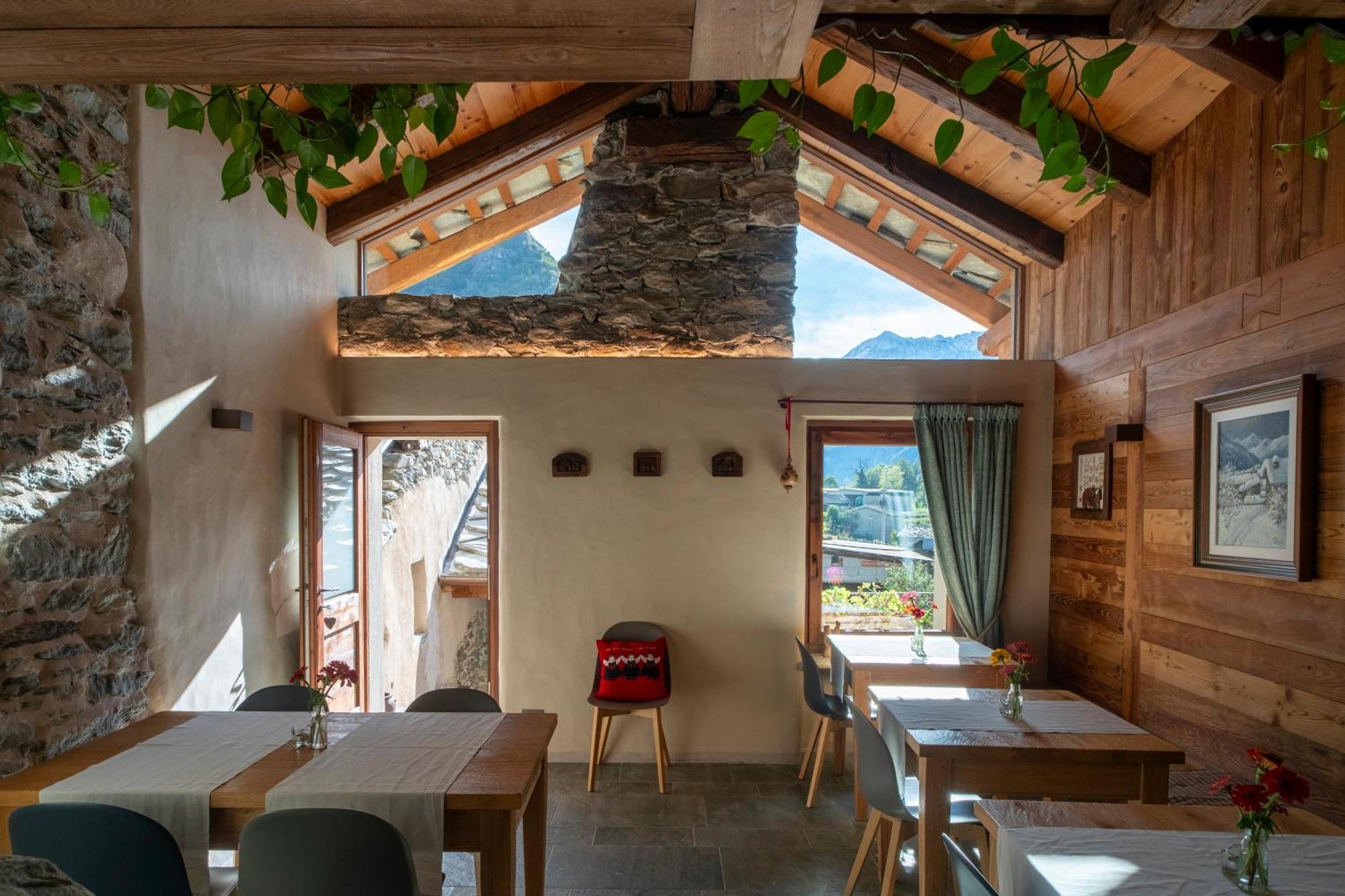 Au Coeur Du Village Chambres D'Hotes & Spa Arnad Exterior foto