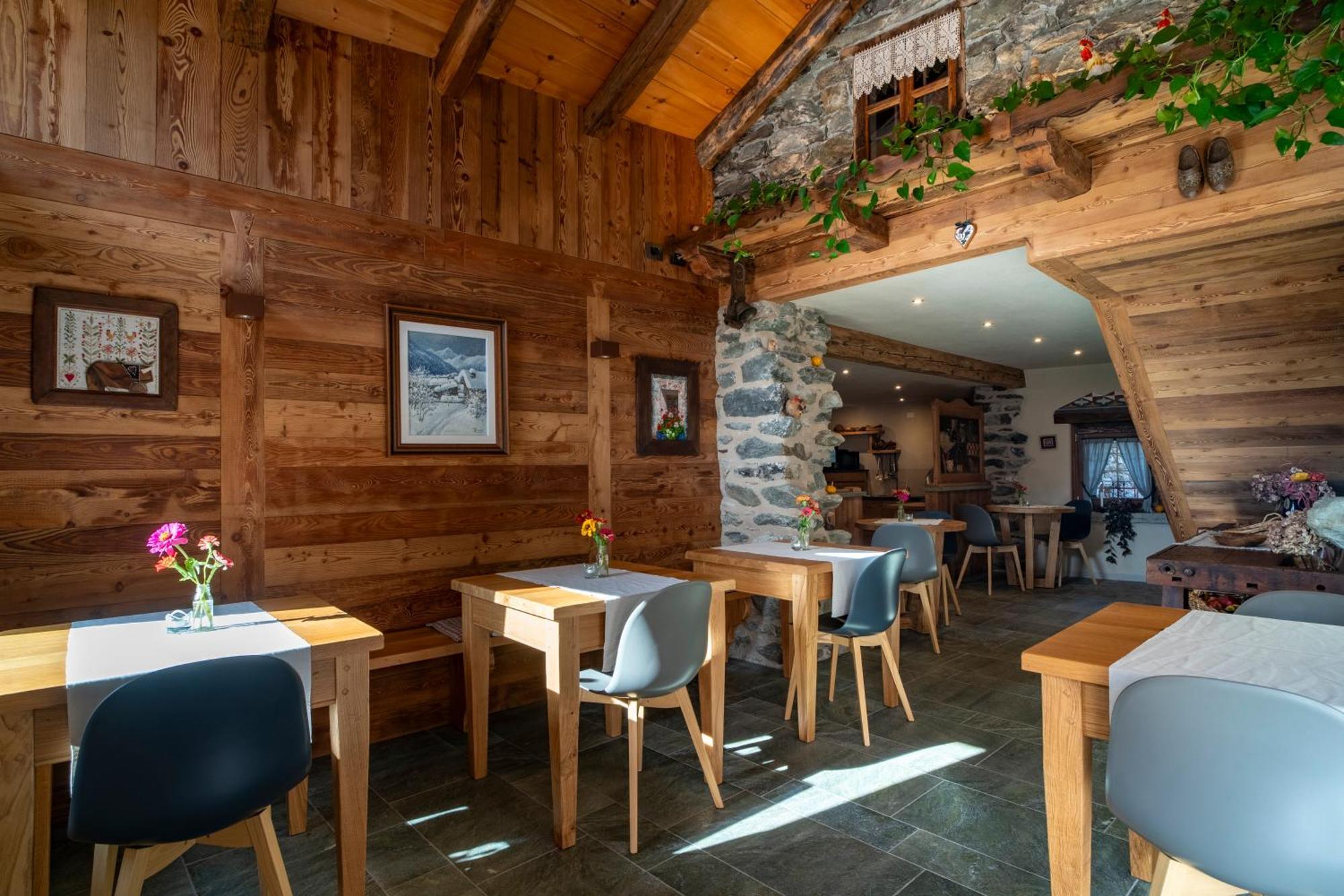 Au Coeur Du Village Chambres D'Hotes & Spa Arnad Exterior foto