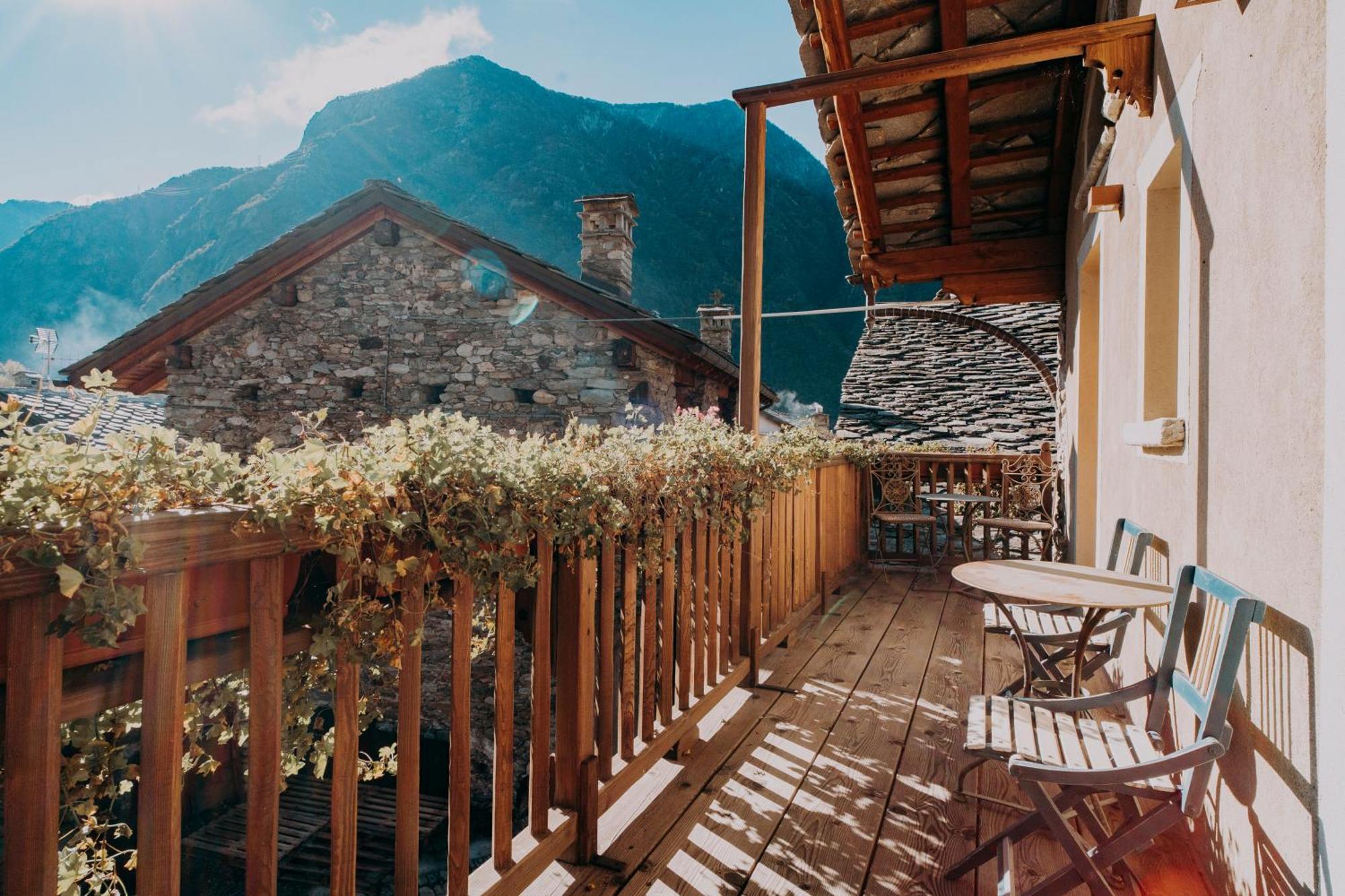 Au Coeur Du Village Chambres D'Hotes & Spa Arnad Exterior foto