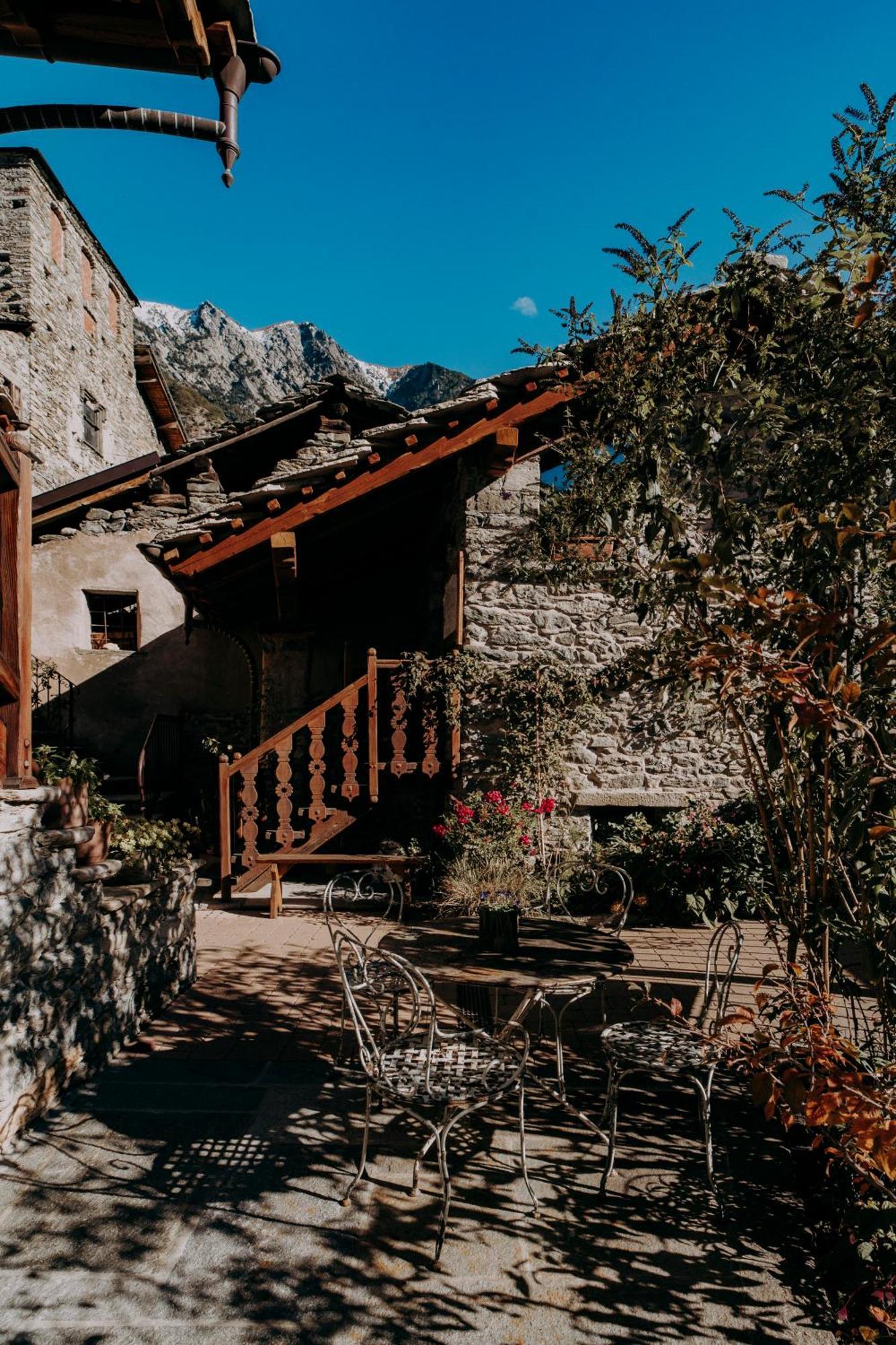 Au Coeur Du Village Chambres D'Hotes & Spa Arnad Exterior foto