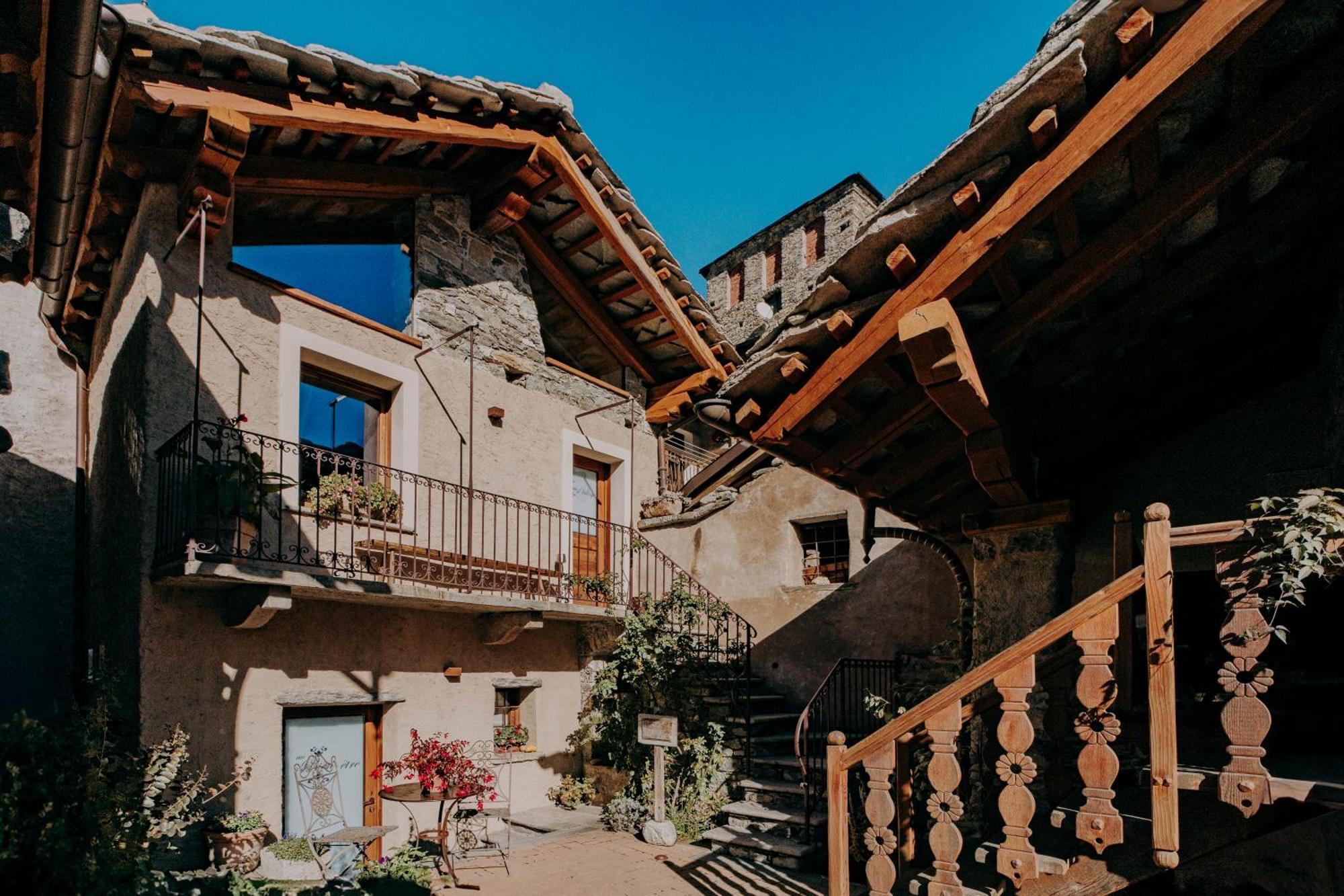 Au Coeur Du Village Chambres D'Hotes & Spa Arnad Exterior foto