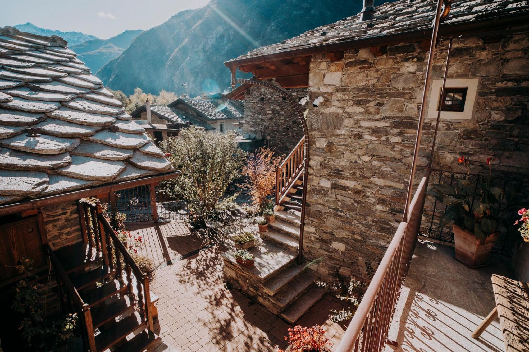 Au Coeur Du Village Chambres D'Hotes & Spa Arnad Exterior foto
