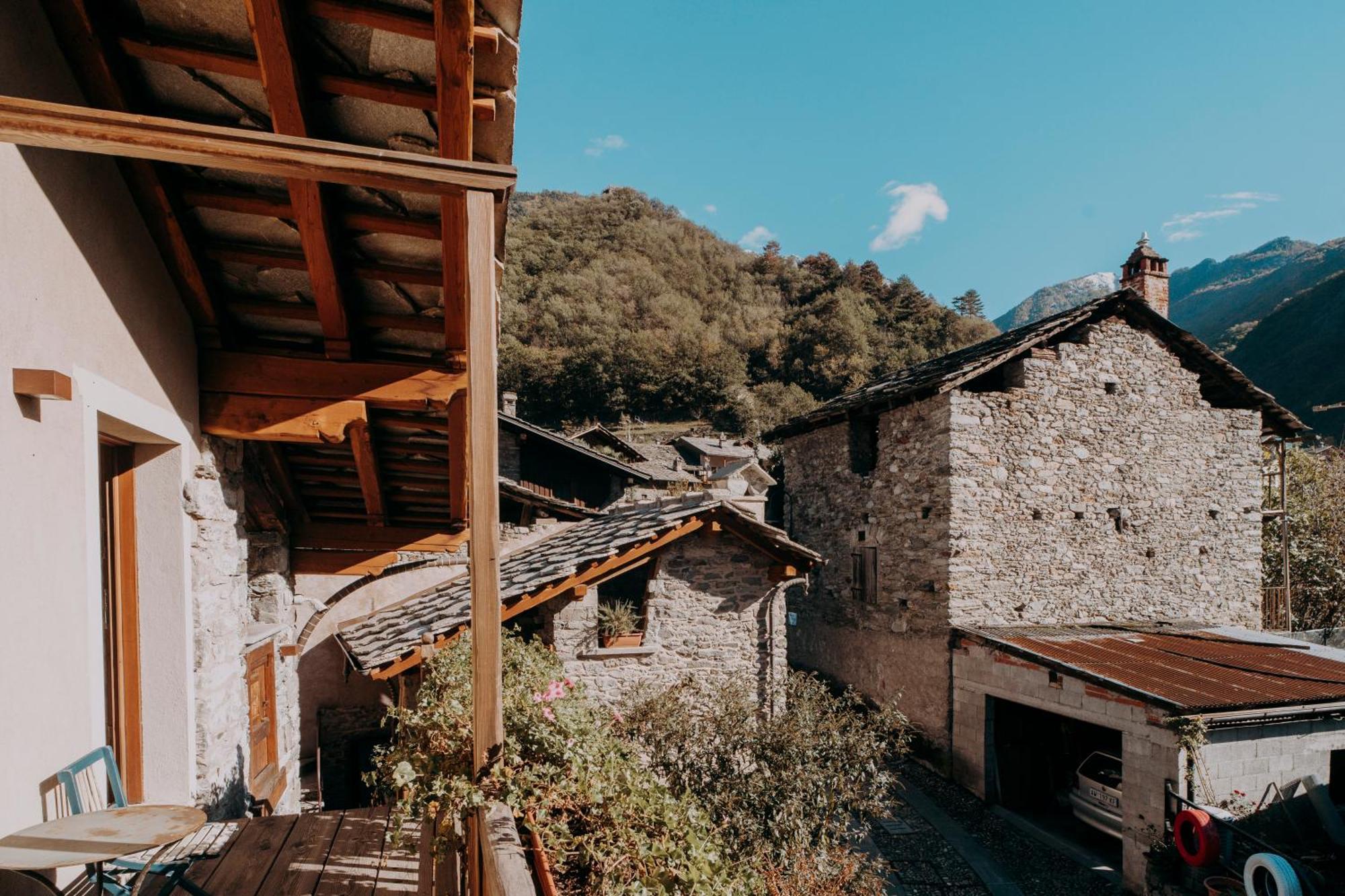 Au Coeur Du Village Chambres D'Hotes & Spa Arnad Exterior foto